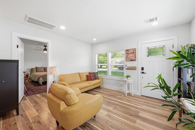 Photo - 303 Brodie St