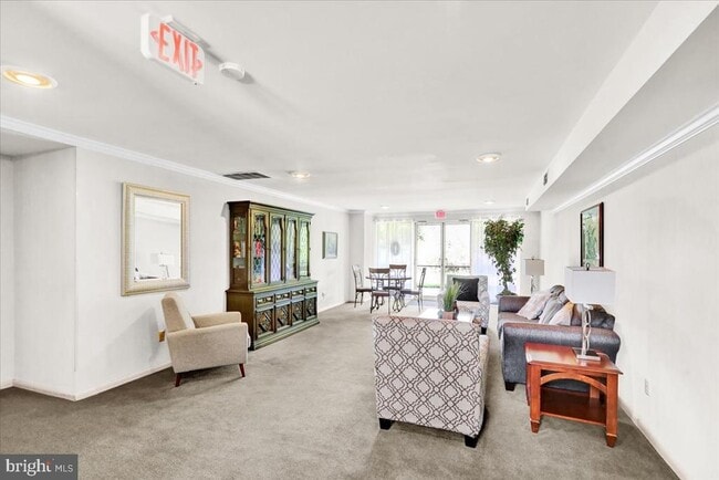 Building Photo - 1801 Cambridge Ave Unit C21