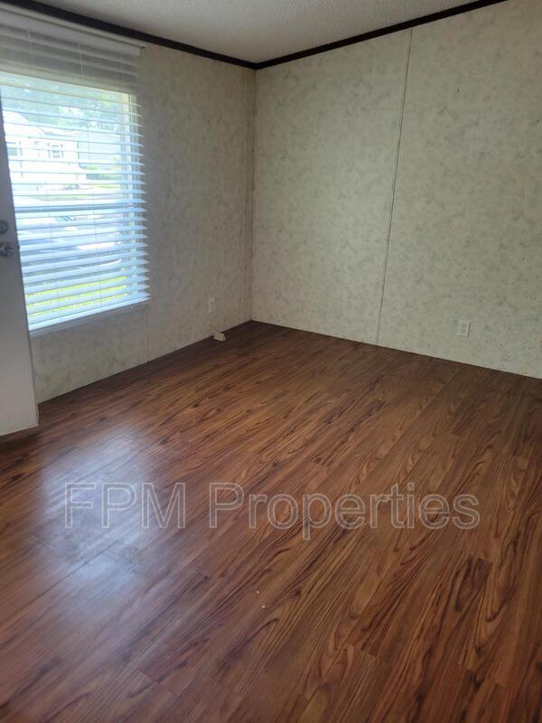 Photo - 205 Vintage Oak Cir