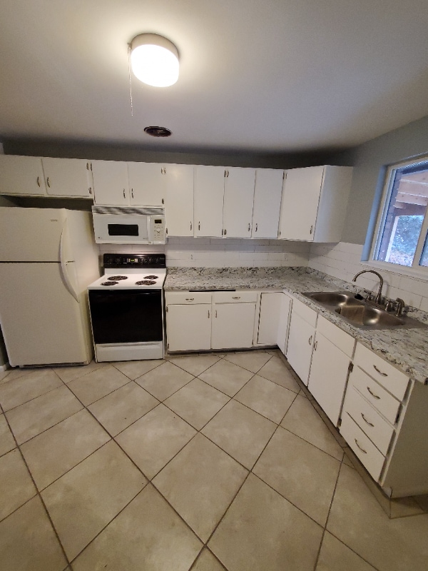 Photo - 246 W 270 N