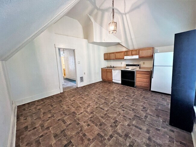 Photo - 915 W 4th Ave Unit 2