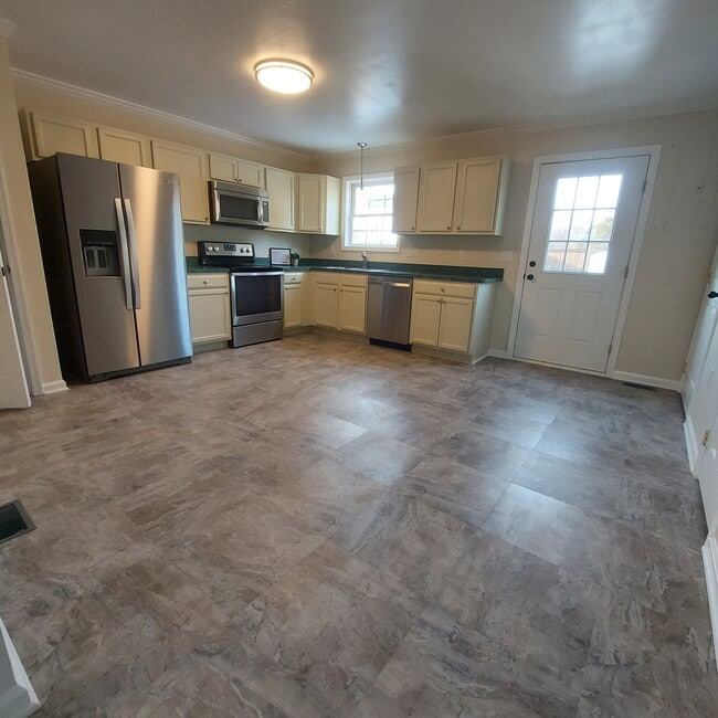 Photo - 102 Kadies Ln