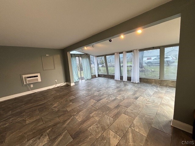 Photo - 7420 Mapleview Rd