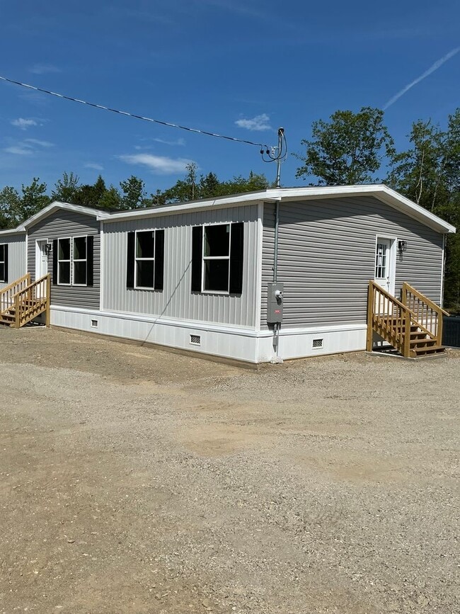 Building Photo - Quiet country living Rental
