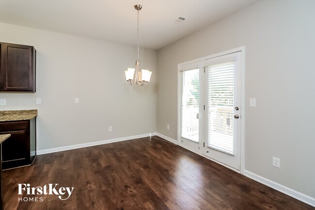 Photo - 108 Hollyhock Ln