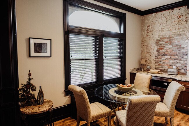 Photo - 275 S Limestone Unit 120