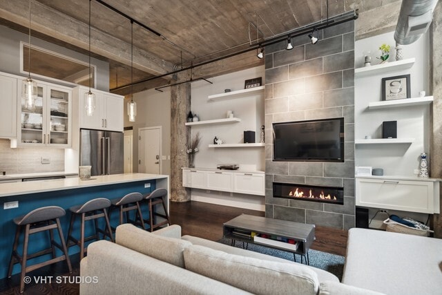 Photo - 843 W Adams St