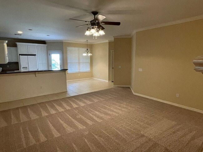 Photo - 3 Bed, 2 Bath in Surrey Hills of Yukon