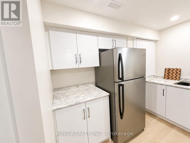 Photo - 349 Grovehill Cres