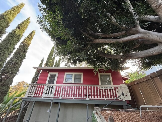 2625 1/2 E St