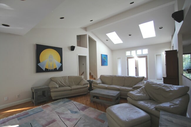 Great Room - 1148 Kettle Ct NW