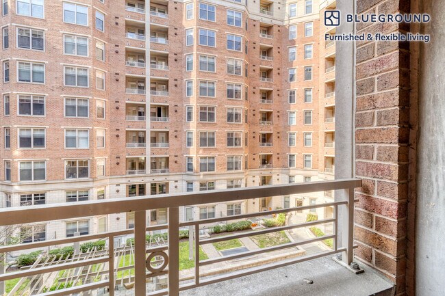 Photo - 2400 M St NW Unidad SI FL4-ID908