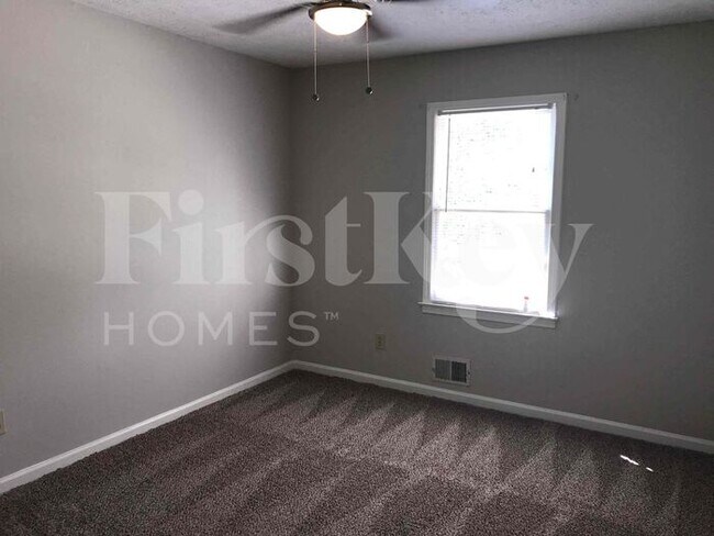 Photo - 2290 Georgia Ln