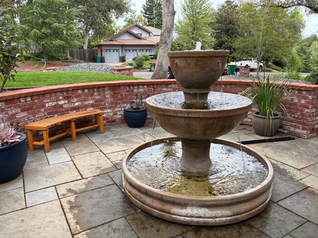 Photo - 740 Oak Crest Cir