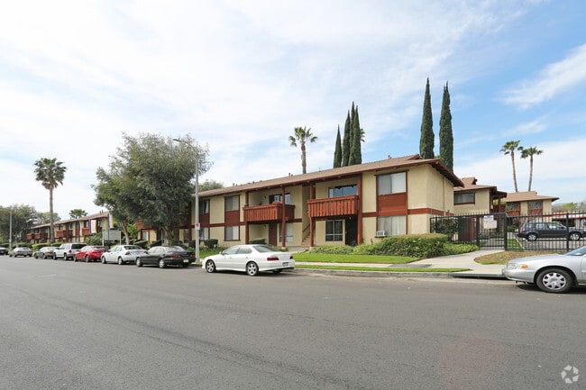 Building Photo - Tara Woods Garden Apartments