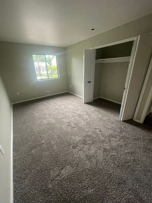 Building Photo - 177 S Grandview Ave