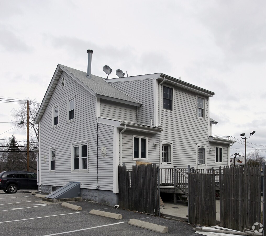 Photo - 148 Putnam Pike