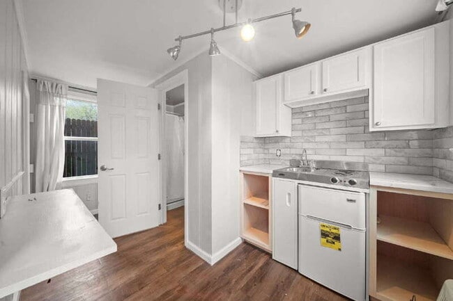 Building Photo - 1343 S Florence Pl Unit B Rental