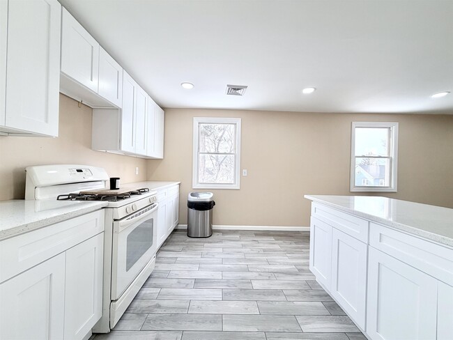 Photo - 1572 Summit Ave Unit 2