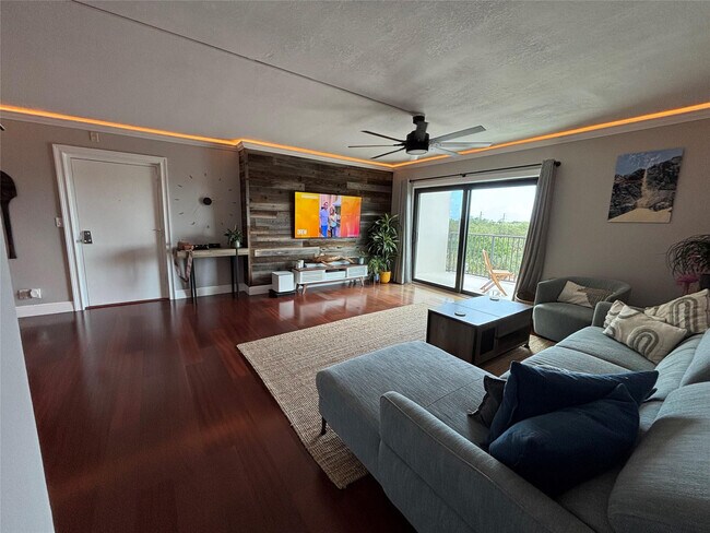 Photo - 900 River Reach Dr Unit 521