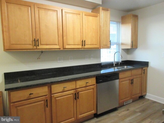 Building Photo - 10 N Stiles Ave