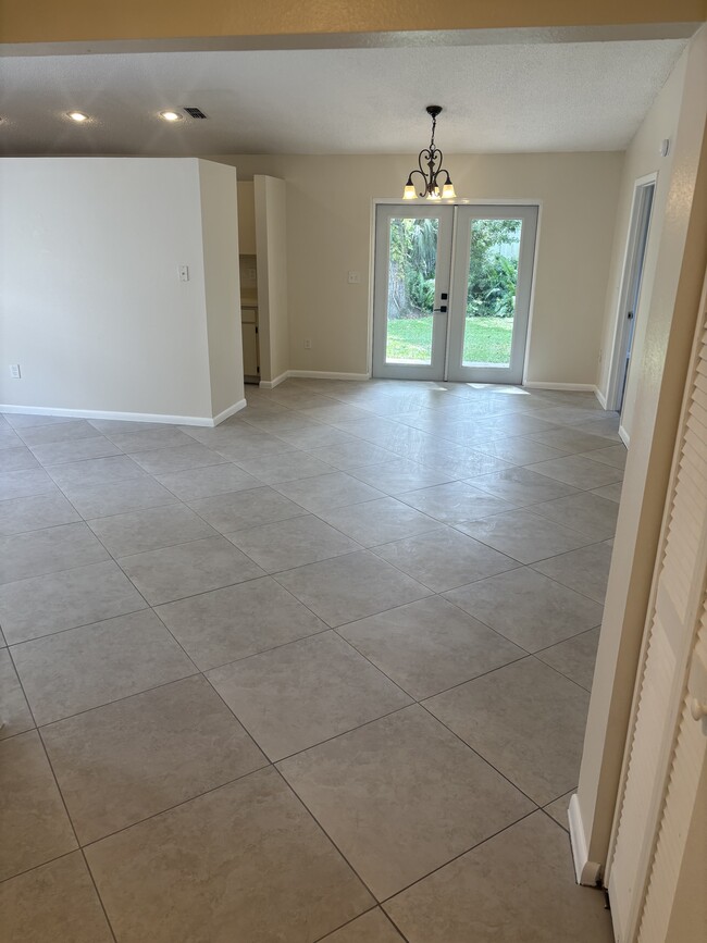 Photo - 3214 W Douglas St