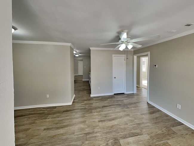 Photo - 2123 Raspberry Ln