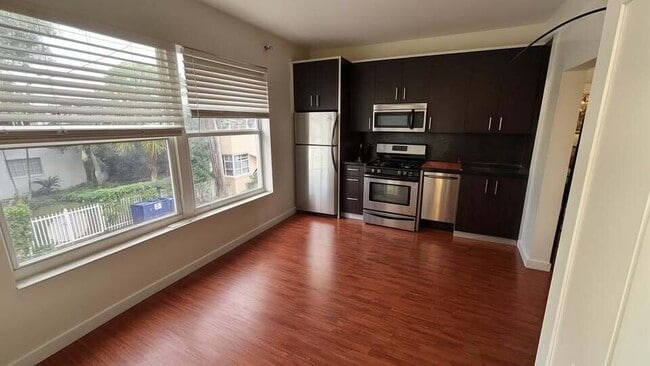 Building Photo - 1320 Drexel Ave Unit 208