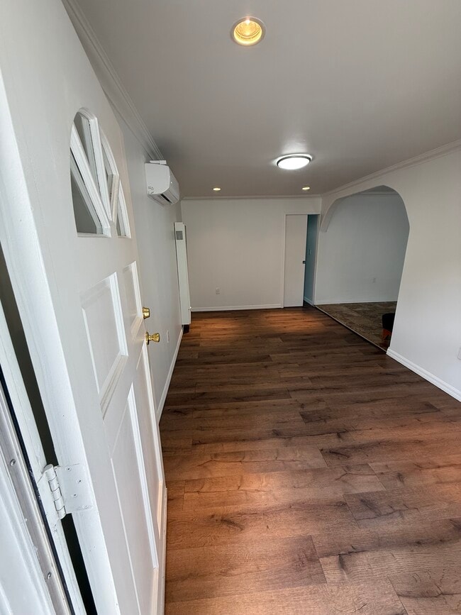 Front entry - 2755 Knox Ave