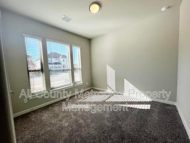 Photo - 1904 Edgewater St