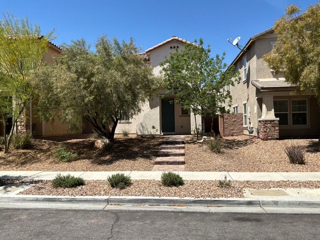 Building Photo - 2 Story detached home 3 bedrooms 2.5 bathrooms 2 car garage