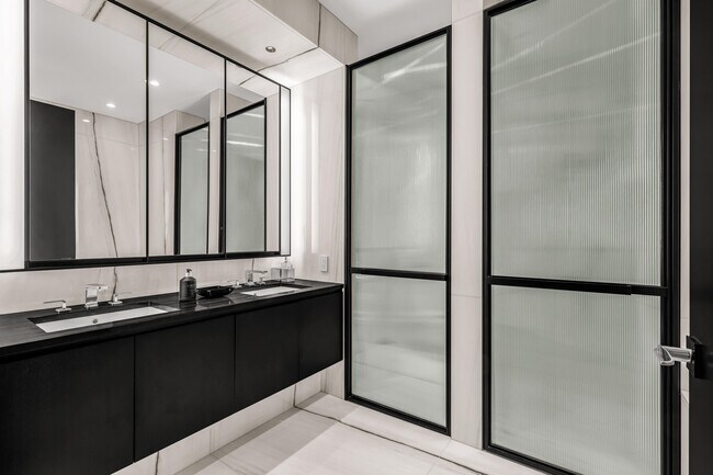 Photo - 157 W 57th St
