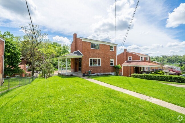 Building Photo - AVAILABLE JUNE 1ST!! STUNNING 3 BEDROOM IN... Rental