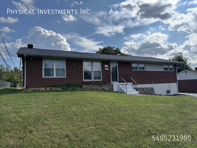 Building Photo - 227 Maplelawn Ave NE Rental