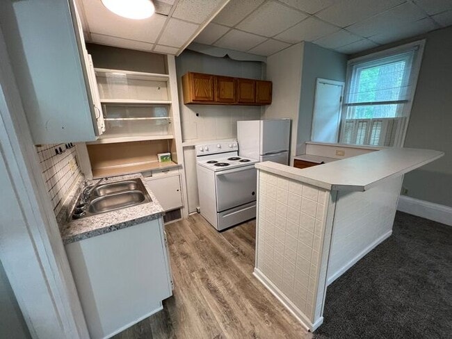 Photo - Studio Apartment!!