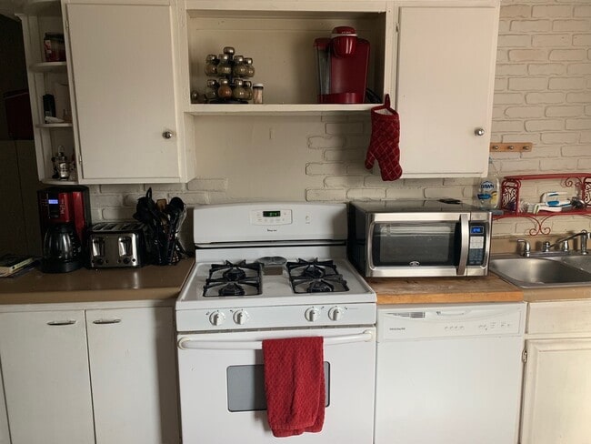 Photo - Spacious 3 Bedroom 1 Bath house in Crystal!