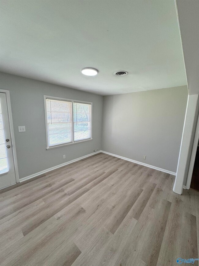 Photo - 2208 Glen Iris Cir NW