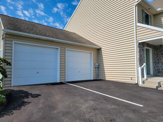 Photo - 700 Lincoln Gardens Rd Townhome