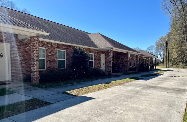 Building Photo - 18645 Greenwell Springs Rd Unit 3