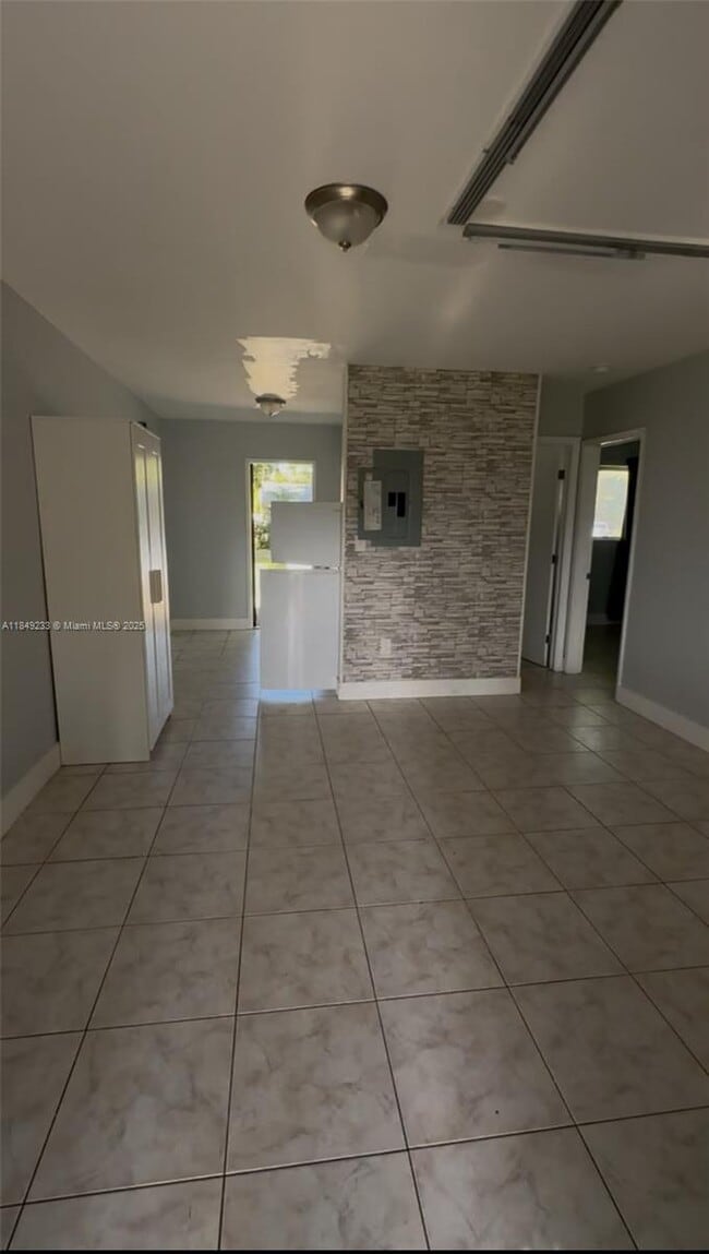 Building Photo - 401 NW 43rd Ct Unit 3 Rental