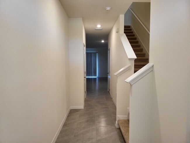 Photo - 1204 Draintree St