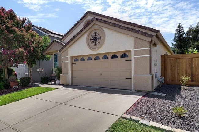Photo - 915 Tipperary Dr