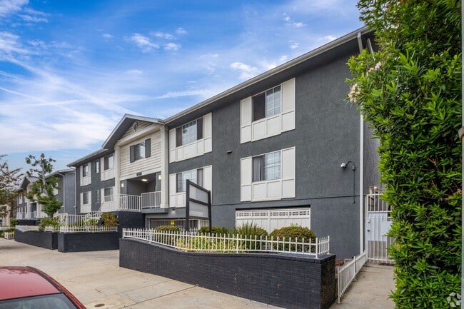 Building Photo - 6643 Haskell Avenue Rental