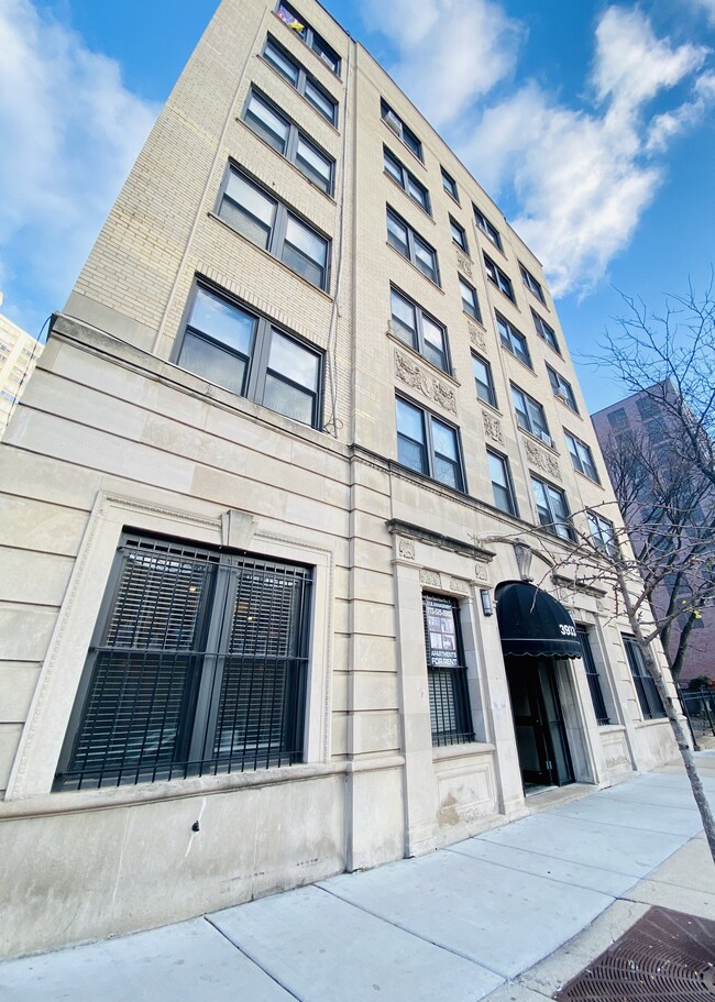 Photo - 3933 N Clarendon Ave Unit 502