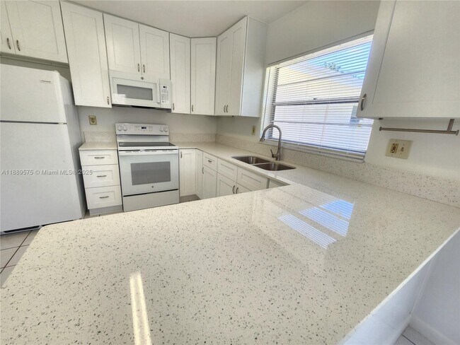 Photo - 18637 SW 100th Ave Unidad 18637