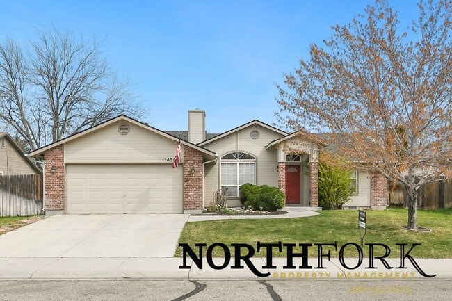 Building Photo - Comfortable Living with Room to Breathe