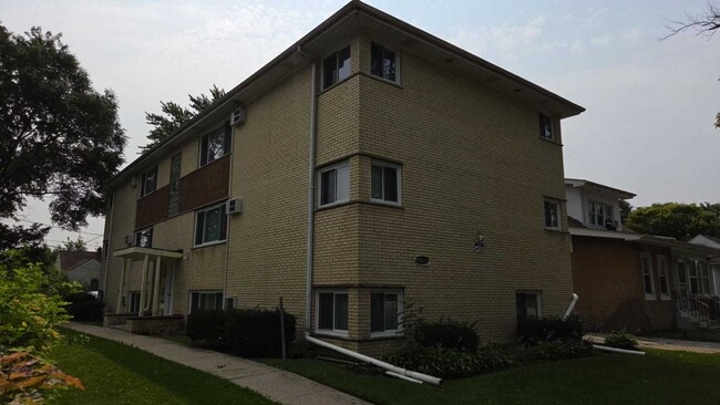 Building Photo - 14605 Des Plaines St