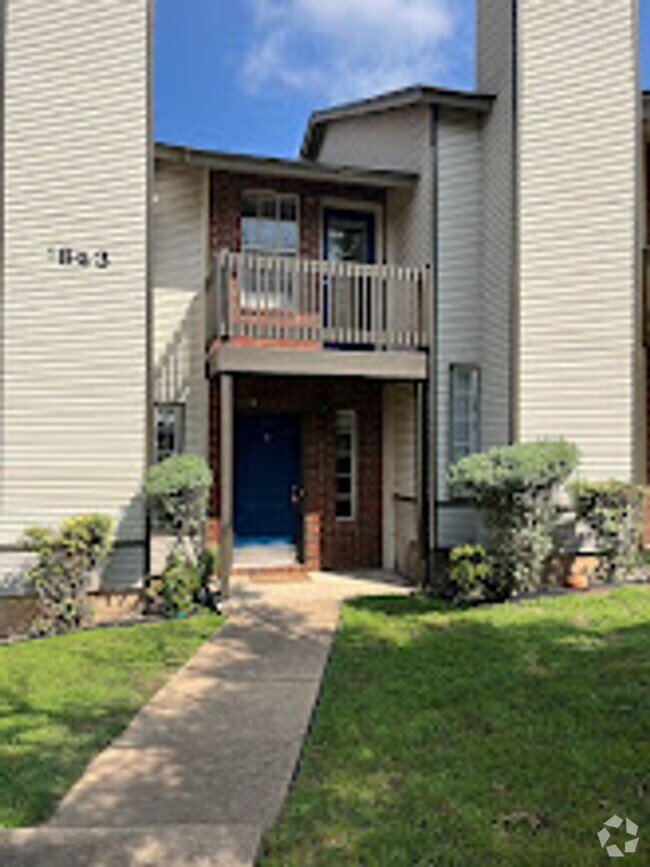 Building Photo - RIVER CROSSING TOWNHOME - 2BD -2.5BA - GRE...