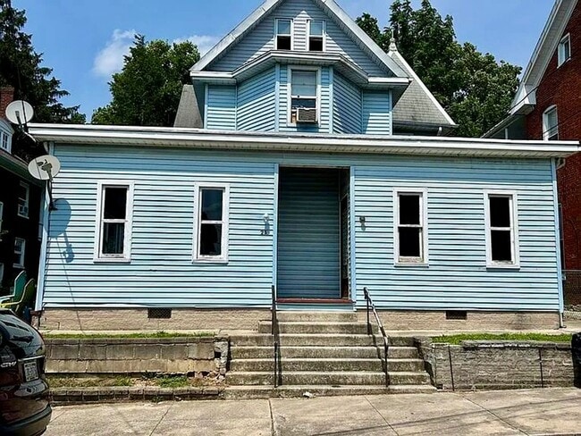 Building Photo - 25 N Washington St Unit Apartment D