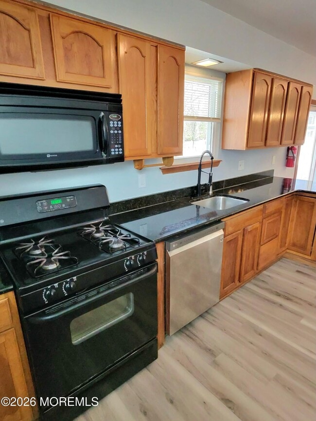 Photo - 185 Ravenwood Blvd